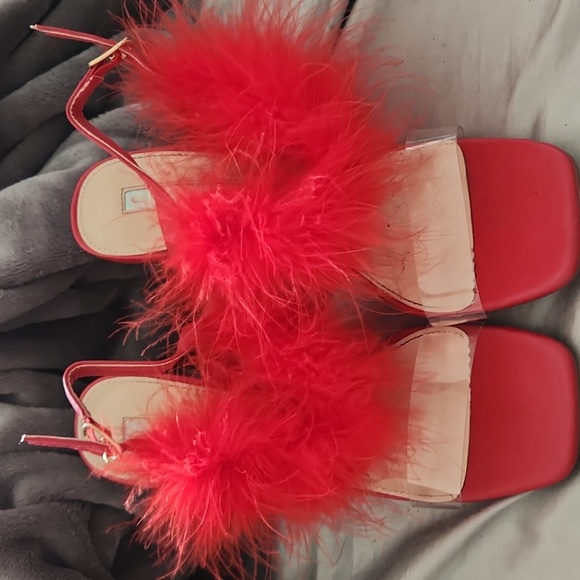 Windsor Shoes - Red Feather Windsor Heels. Red Size 9.